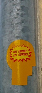 Hinweis 'Die Kunst ist super!', street-head, 2009, Aufkleber